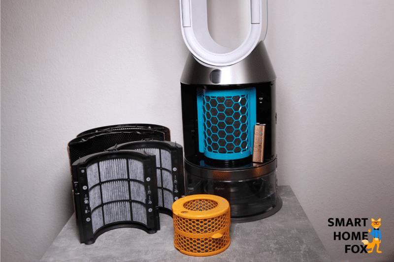 Der Lieferumfang vom Dyson Purifier Humidify+Cool Formaldehyde PH04 Luftreiniger liegt neben dem Gerät